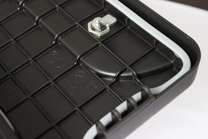 DAKEN 82201 BLACKIT verktøykasse 550x250x295mm 23l med monteringsbraketter