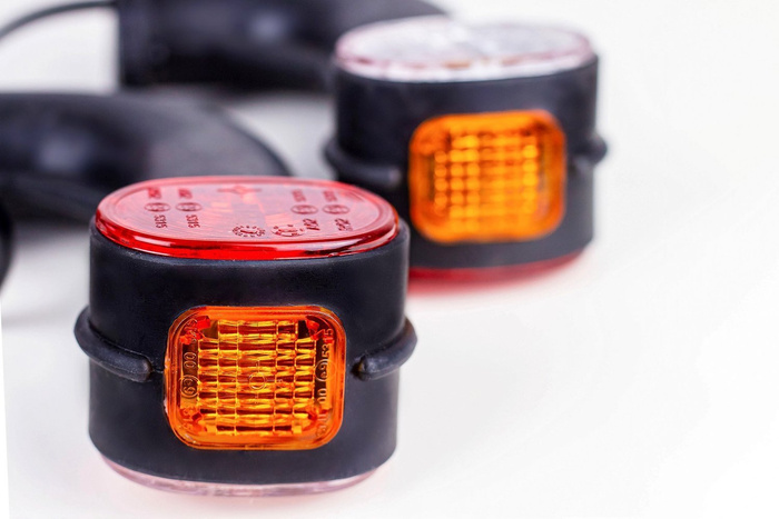 Lyssett: ASPÖCK baklys + ASPÖCK sidemarkeringslys + MANTES 7m 13-PIN sele