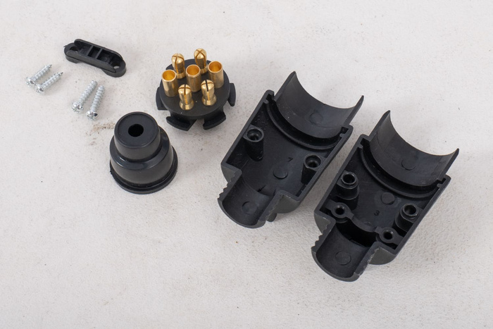 UTSTIKK 7-PIN UNITRAILER-plugg for tilhengerfeste