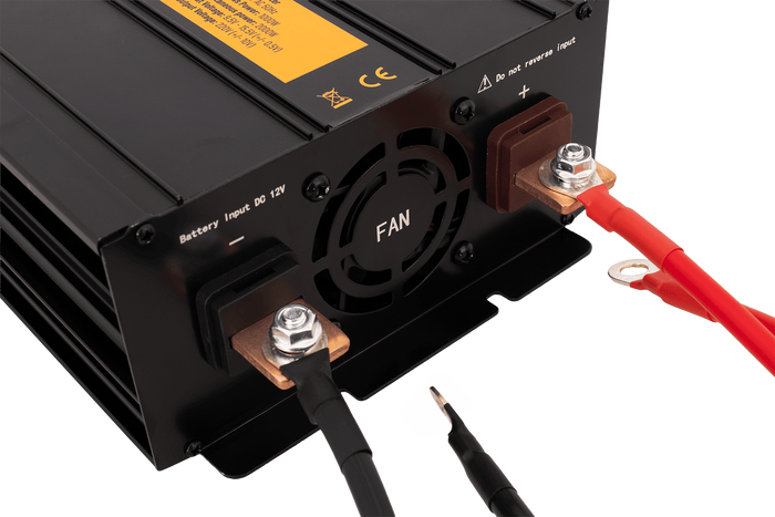 Spenningsomformer 12V/230V (1000/2000W) KAMAR E1926