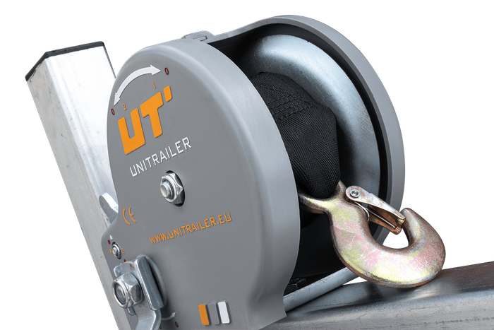 UNITRAILER stamme med vinsj og båthengerfeste