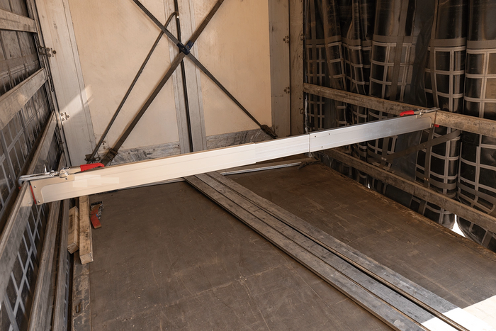 UNITRAILER sidebjelke for sikring av last 2100-2400 mm
