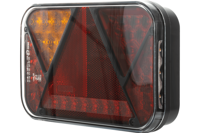 Lyssett: FRISTOM LED-baklykter + HORPOL LED-sidemarkeringslys + MANTES 5,2 m 7-pins ledningsnett