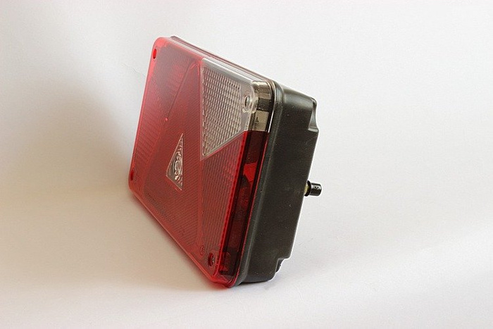 ASPÖCK Multipoint V baklykt, 7 funksjoner, høyre