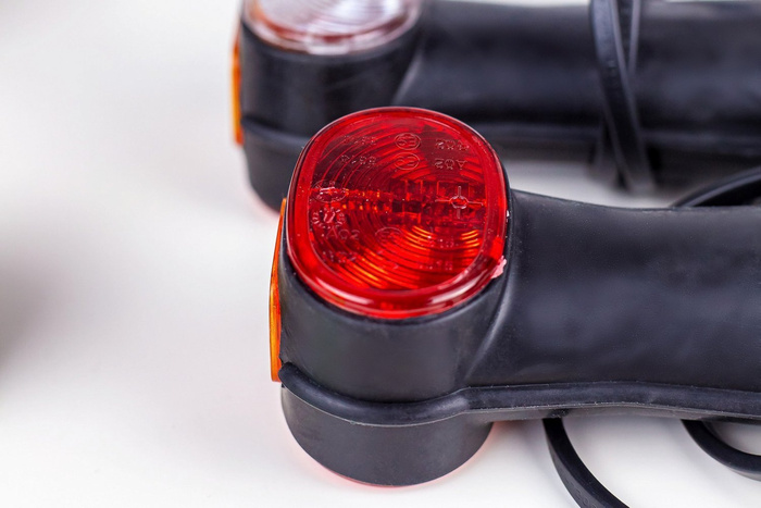 Lyssett: ASPÖCK baklys + ASPÖCK sidemarkeringslys + MANTES 7m 13-PIN sele