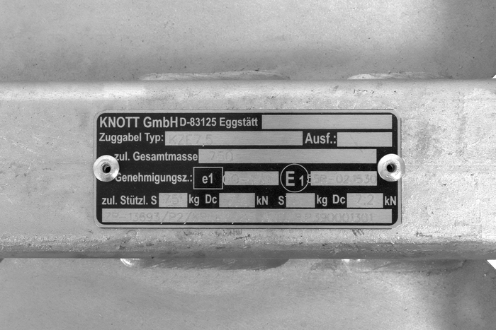 KNOTT KQ14-A+KZE7.5 kulekobling for 750 kg tilhenger med V-formet trekkstang