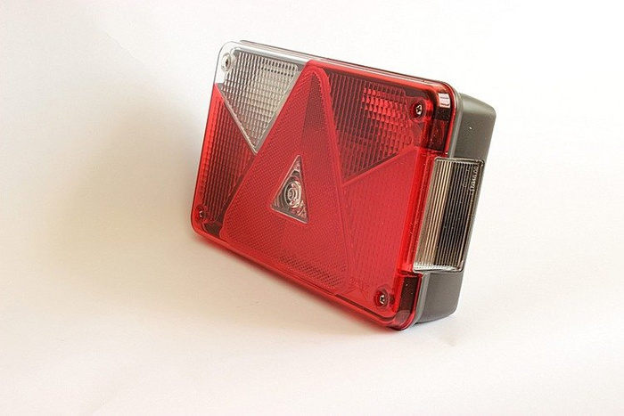 ASPÖCK Multipoint V baklykt, 7 funksjoner, venstre