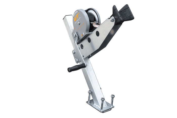 UNITRAILER stamme med vinsj og båthengerfeste