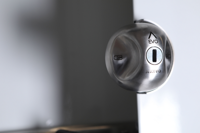 DAKEN SATURN EVO 2/4 anti-innbruddslåser for en buss, en semitrailer, en tilhenger