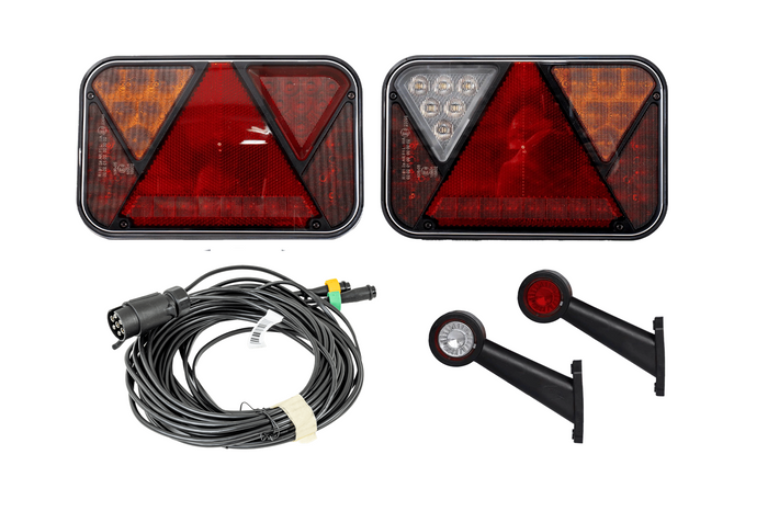 Lyssett: FRISTOM LED-baklys + HORPOL LED-sidemarkeringslys + MANTES 7m 7-PIN sele