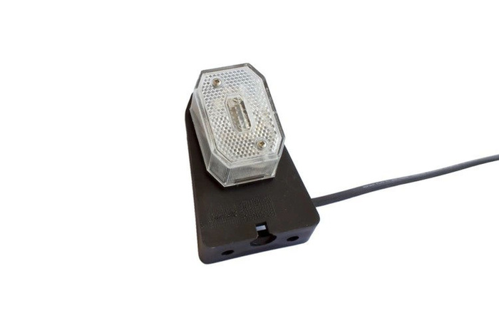 Lyssett: DOBPLAST DPT35 baklykter + ASPÖCK FLEXIPOINT I sidemarkeringslys + MANTES 5,2m 7-PIN ledningsnett