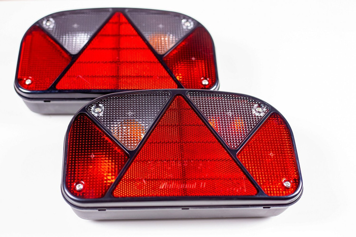 Lyssett: ASPÖCK baklys + ASPÖCK sidemarkeringslys + MANTES 7m 13-PIN sele