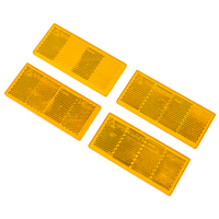 Sett: Fire oransje reflekser til tilhengeren